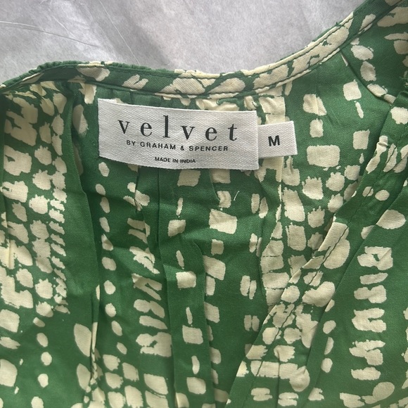 Very vibrant green and off white Nwt - Picture 2 of 8